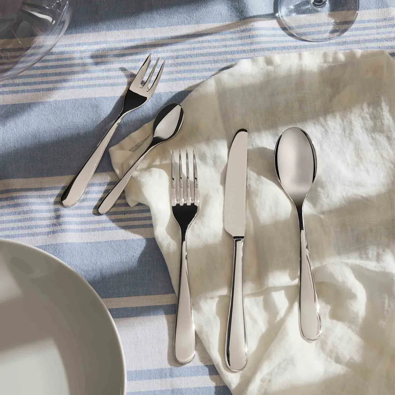 Nuovo Milano 30 Pc Cutlery set