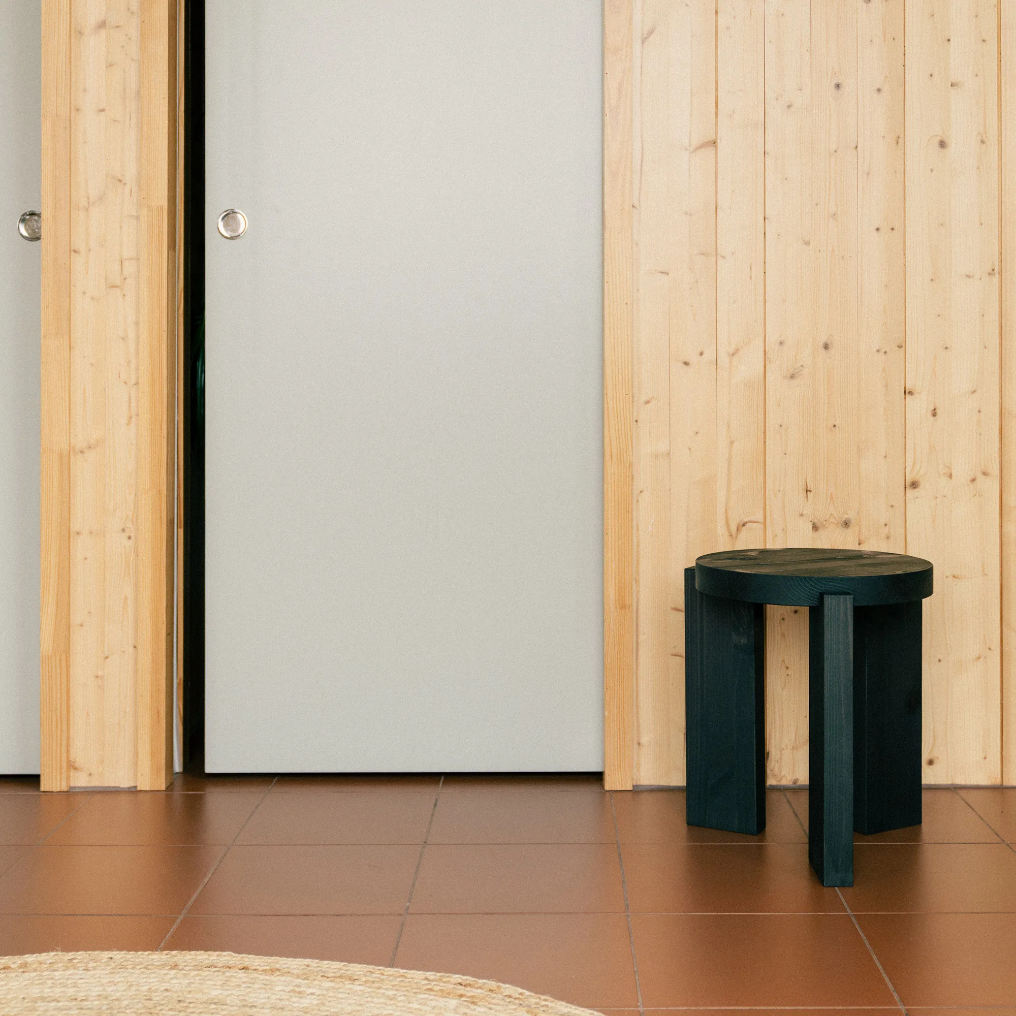 001 Stool Black - 3