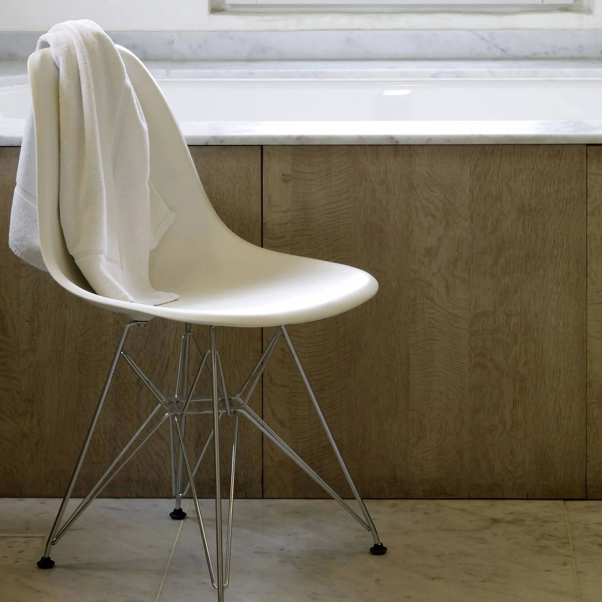 Kop Eames RE Plastic Chair DSR stol White fran Vitra