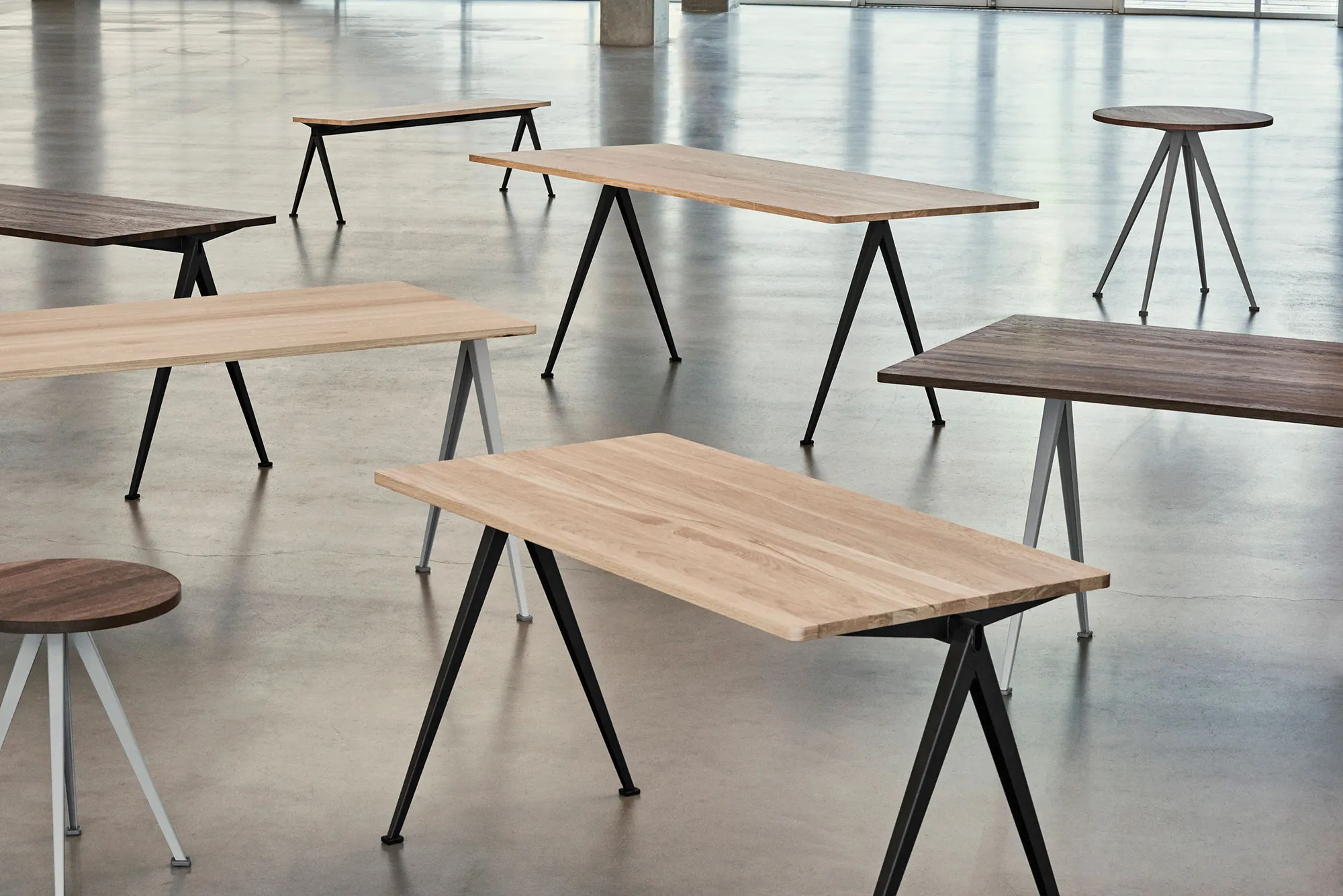 Pyramid 02 table 85x300 cm beige powder coated steel - 3