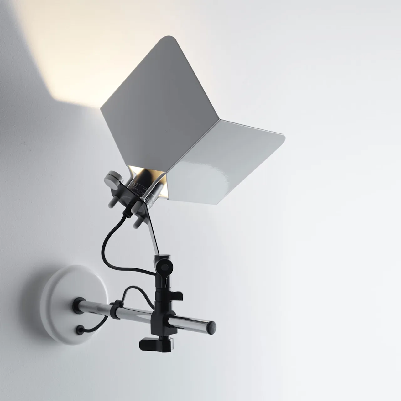 Triedro Wall Lamp