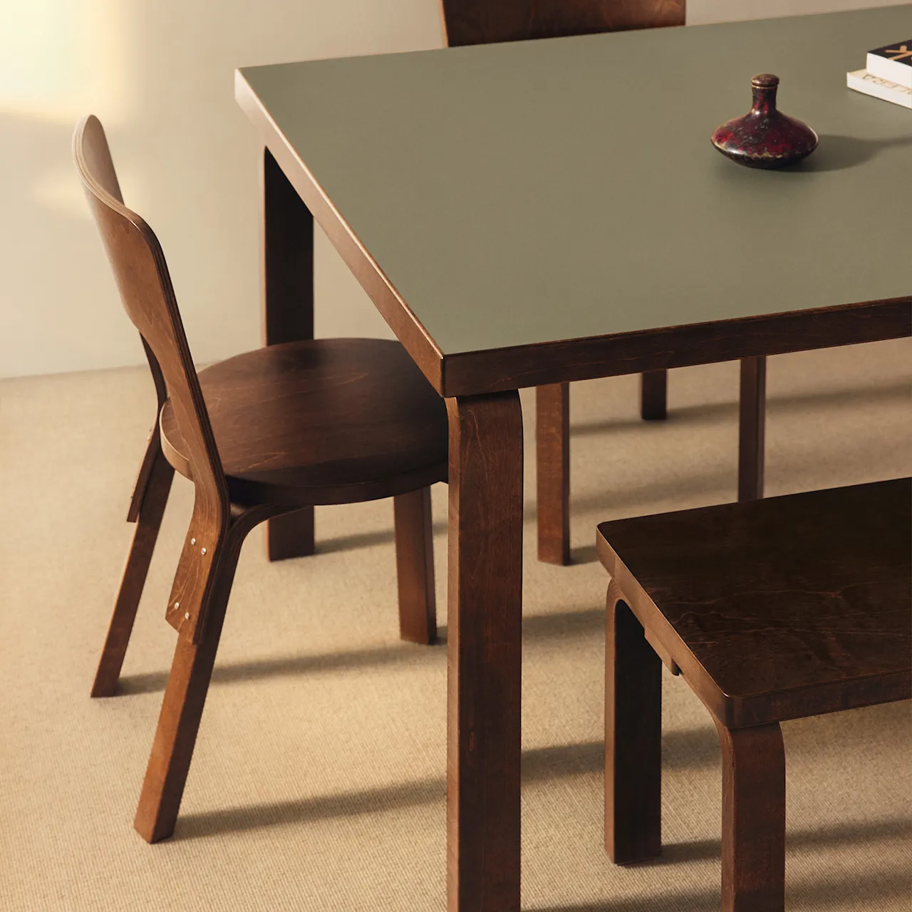 Table 83 Exclusive Edition walnut stain/linoleum olive