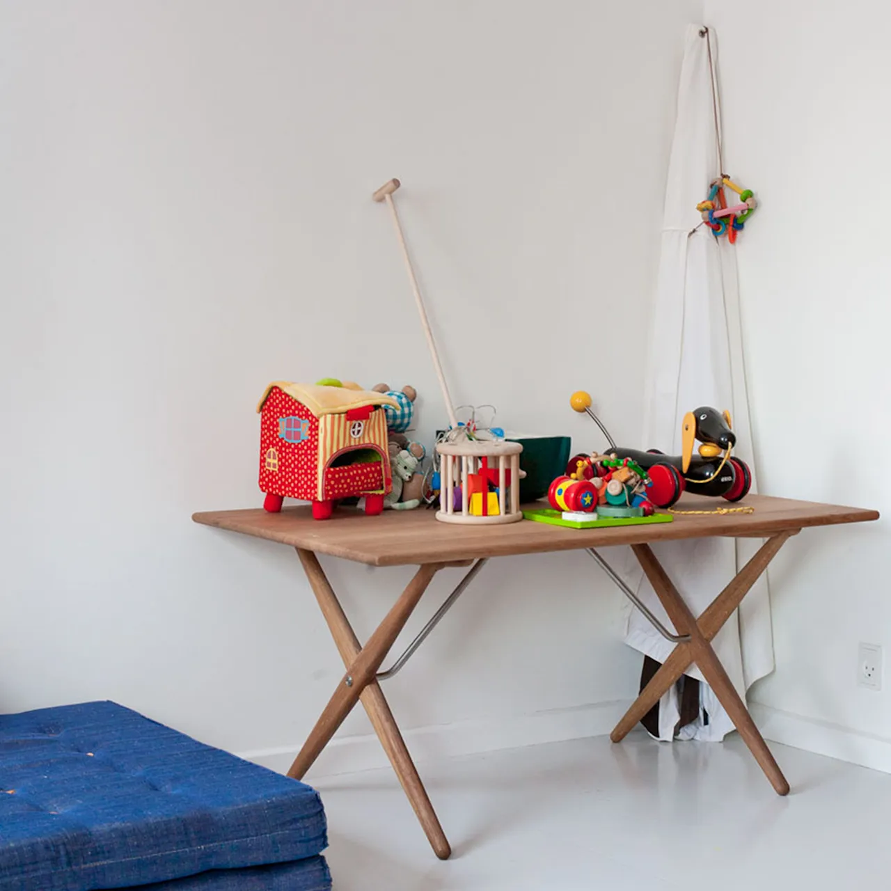 PP84 Cross Legged Coffe Table soffbord