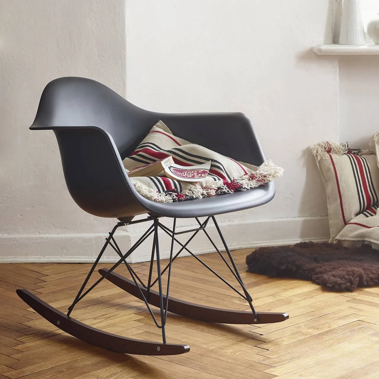 Eames Plastic Armchair RAR - 03 Poppy Red - Basic Dark Base - Dark Maple