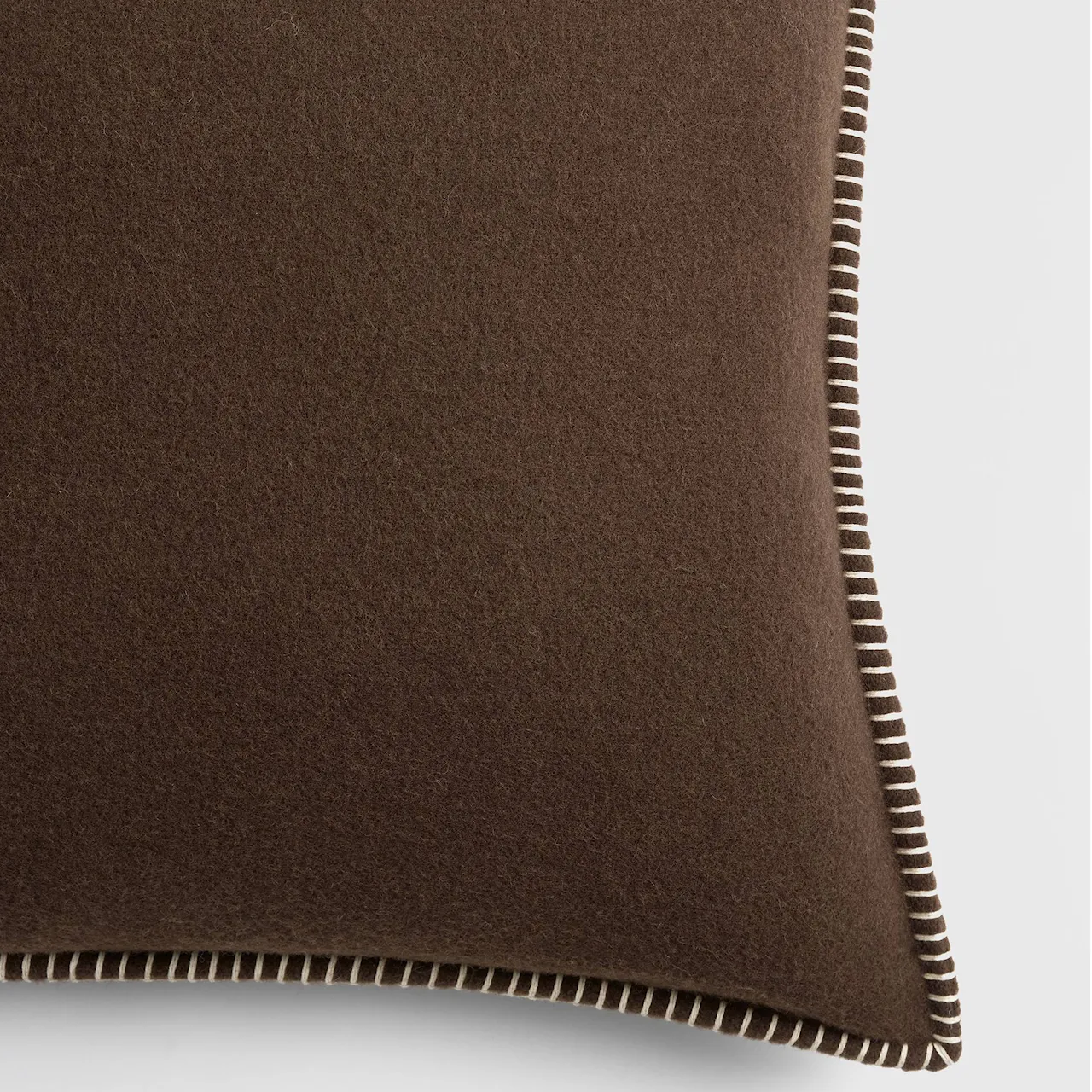 Walnut Lambswool prydnadskudde