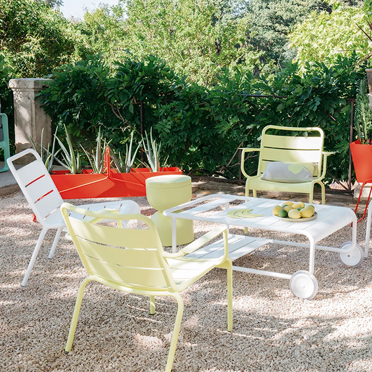 Luxembourg Lounge Armchair Chili 43