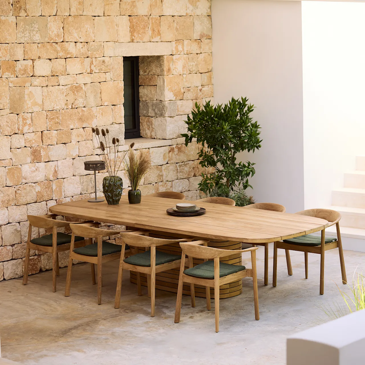 Mellow matbord utomhus
