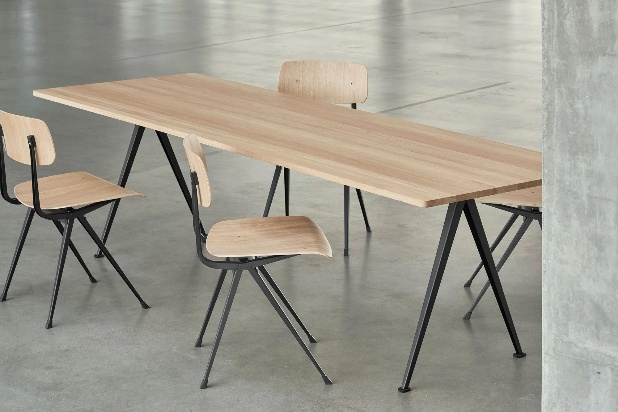 Pyramid 02 table 85x300 cm beige powder coated steel - 4