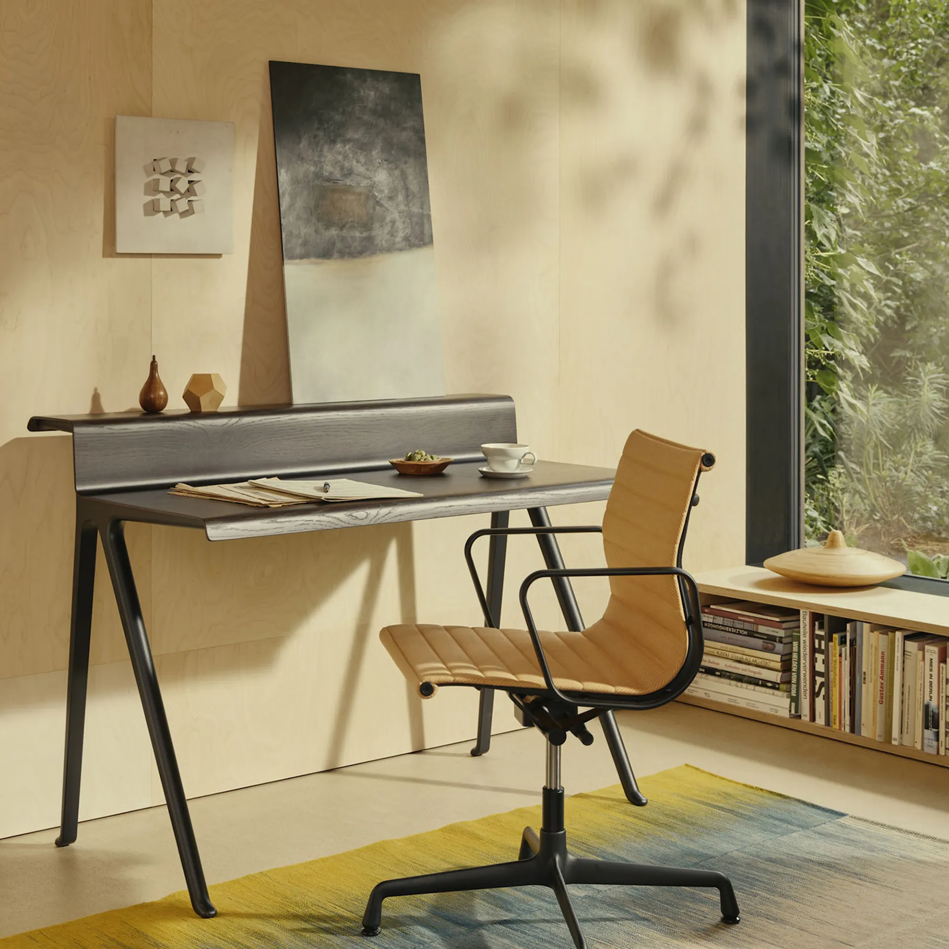 Courier skrivbord dark oak - Vitra - NO GA