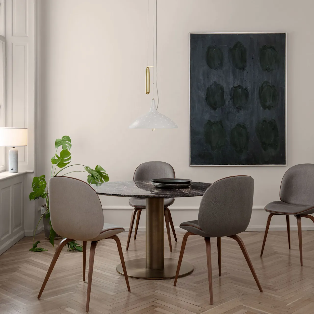 GUBI 2.0 matbord Ø130 cm mässing