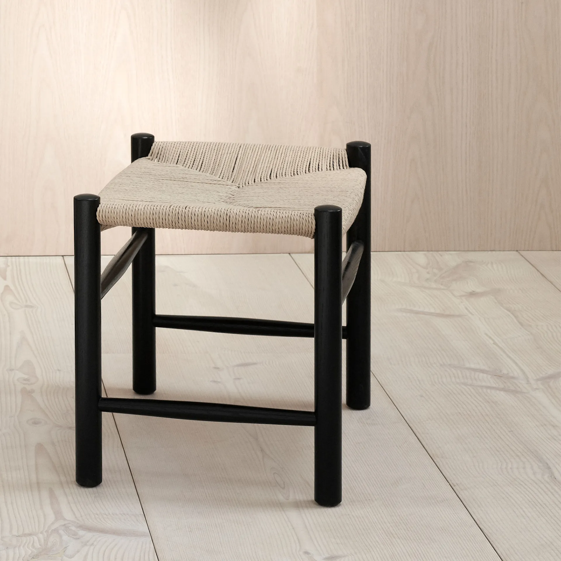 Wegner J16 Stool - Fredericia Furniture - Hans J. Wegner - NO GA