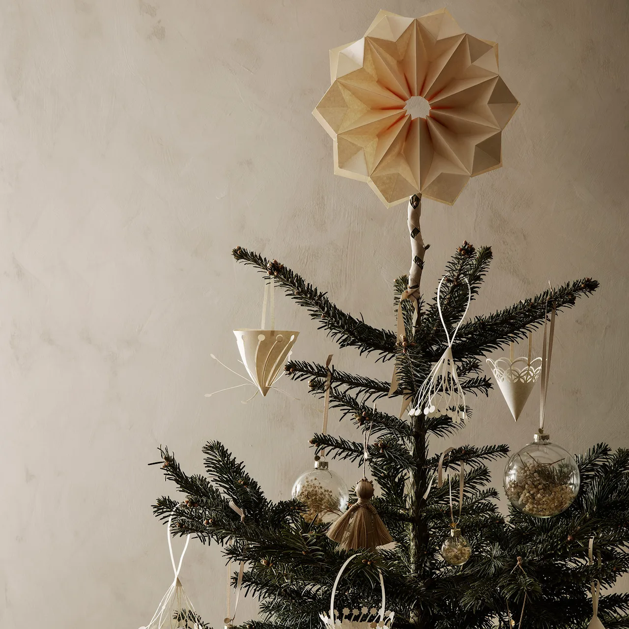 Christmas Paper Tassels juldekoration