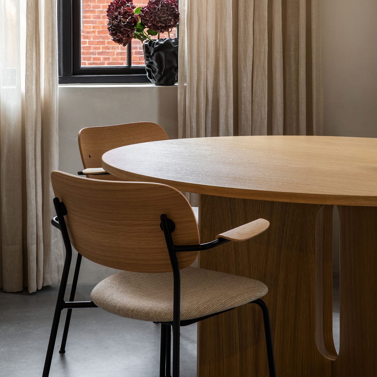 Androgyne Dining Table