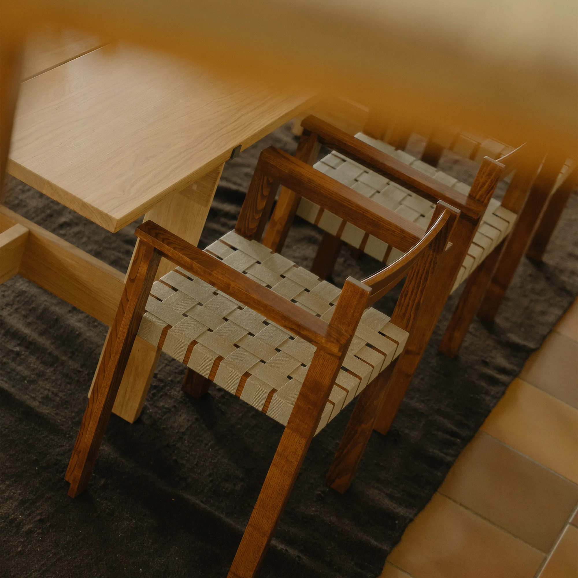 Symmetry Armrest Chair matstol - 13