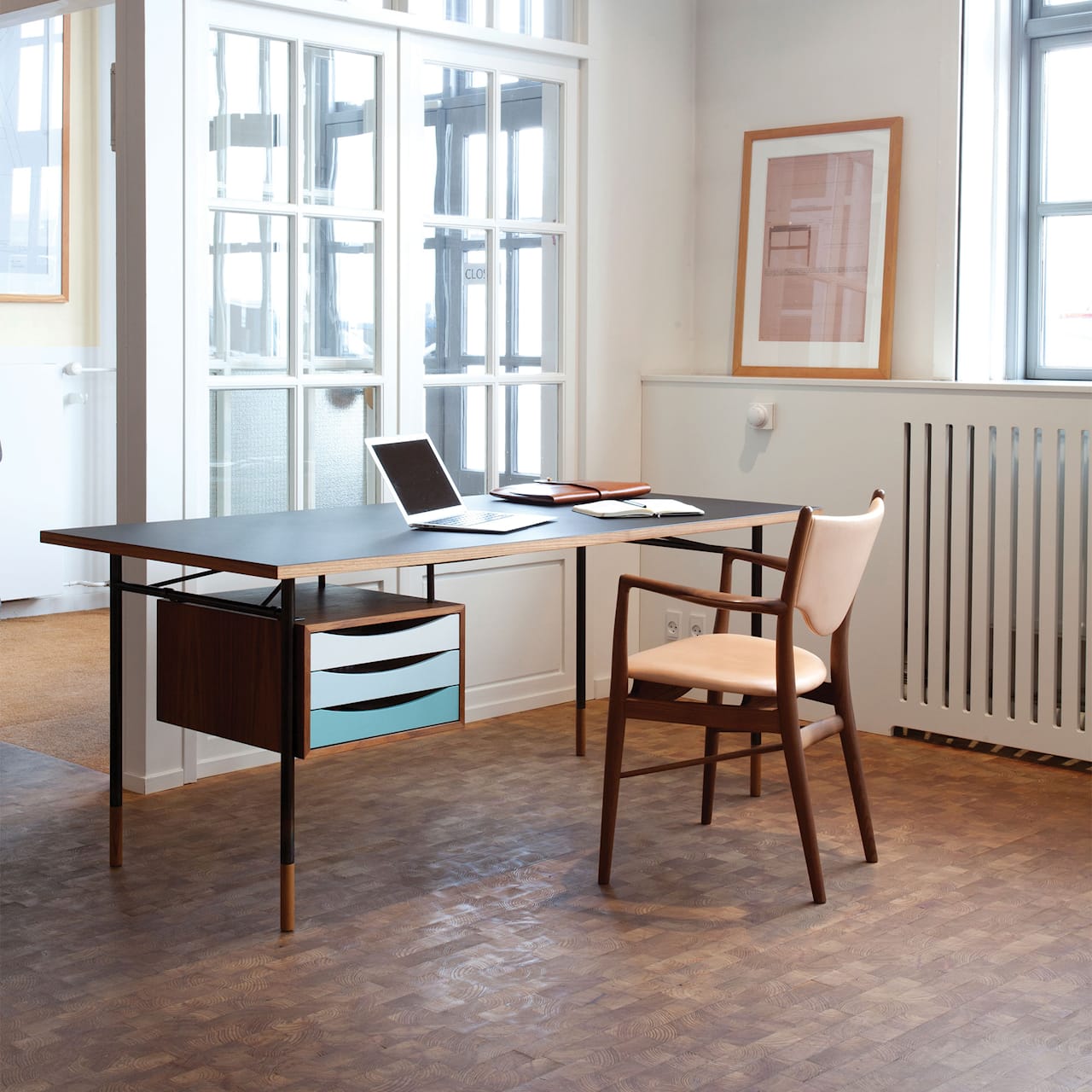 Nyhavn Desk, 170 cm, with Tray Unit, Oak Clear oil/Black linoleum, Black Steel, Cold