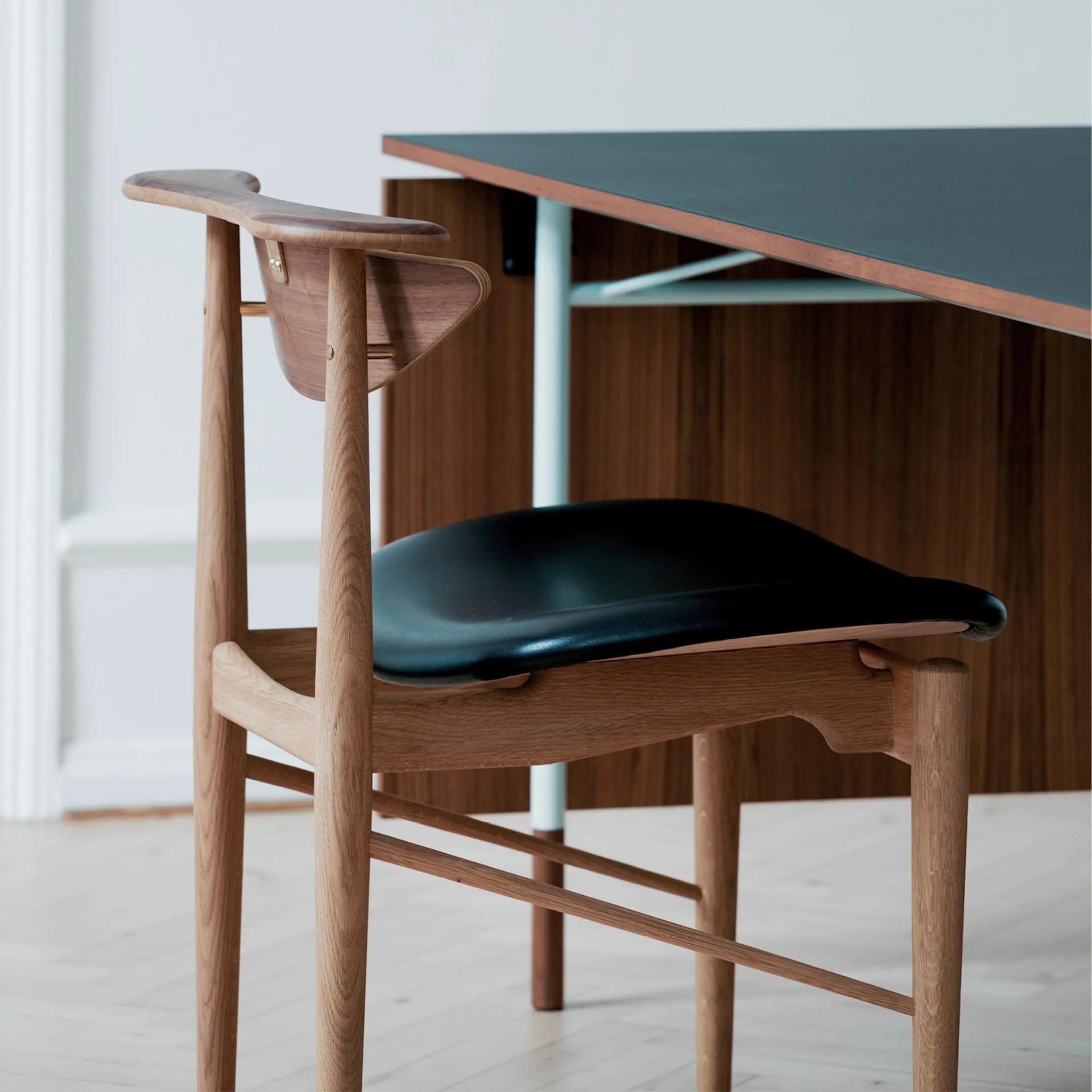 Reading Chair Oak/Walnut - House of Finn Juhl - Finn Juhl - NO GA