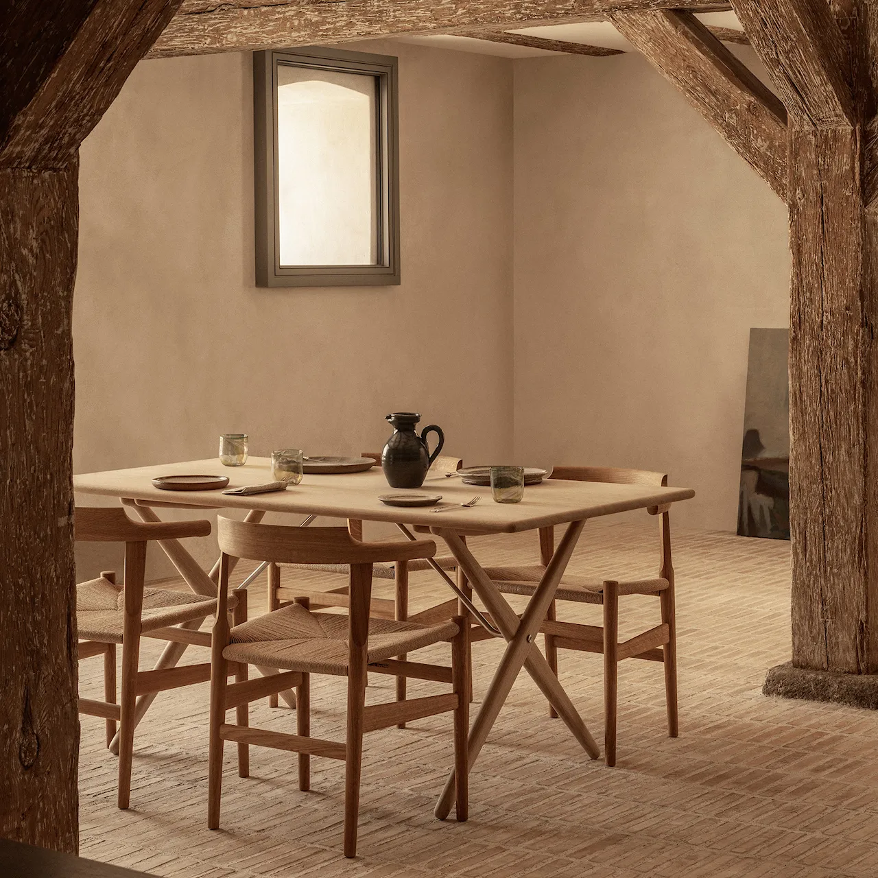 PP85 Cross Legged Table matbord