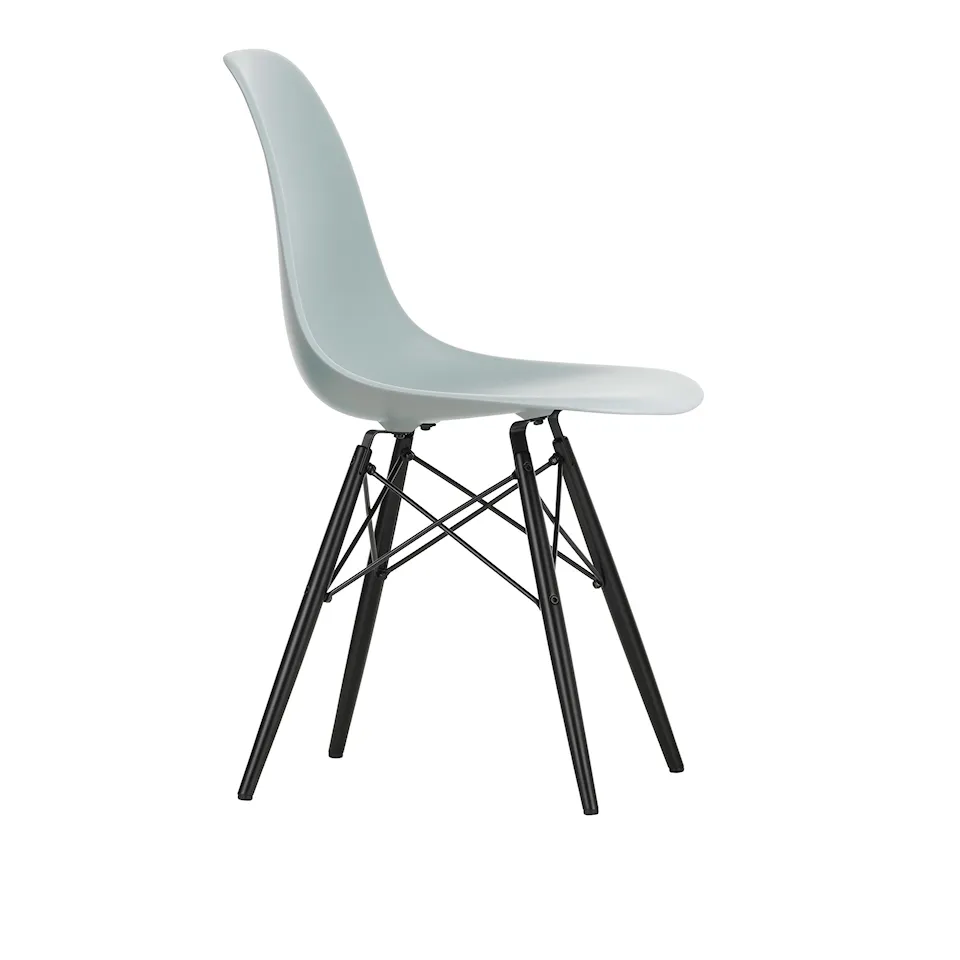 Eames Plastic Chair DSW - 24 Light Grey - Black Maple