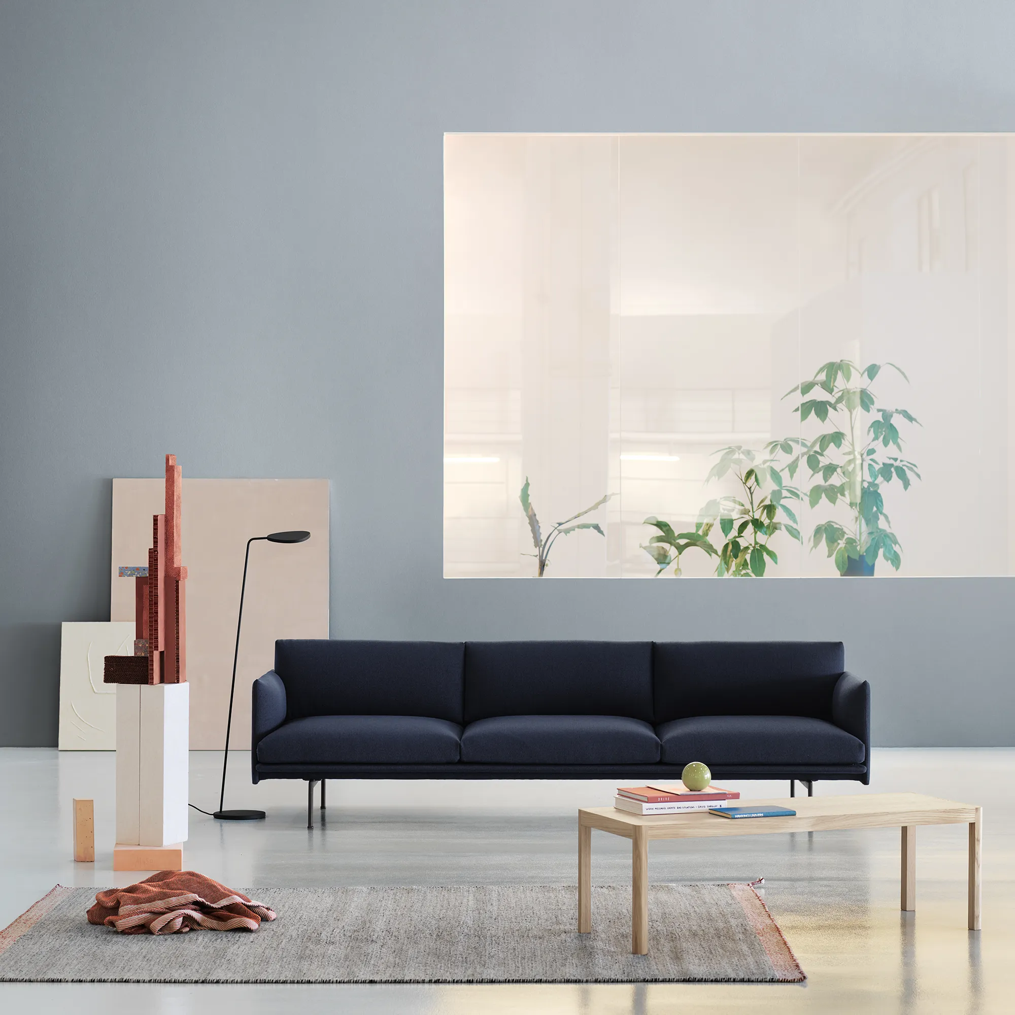 Outline 3 1/2-Seater / Black Base - 4