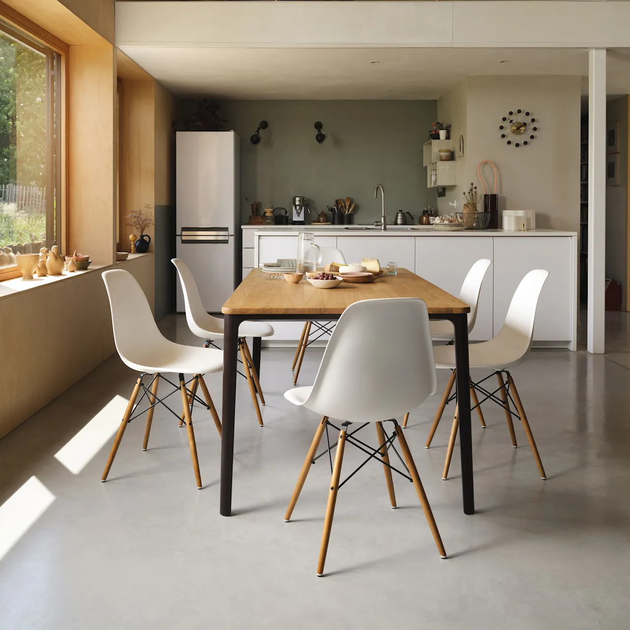 Eames Plastic Chair DSW - 24 Light Grey - Ash Honey Tone