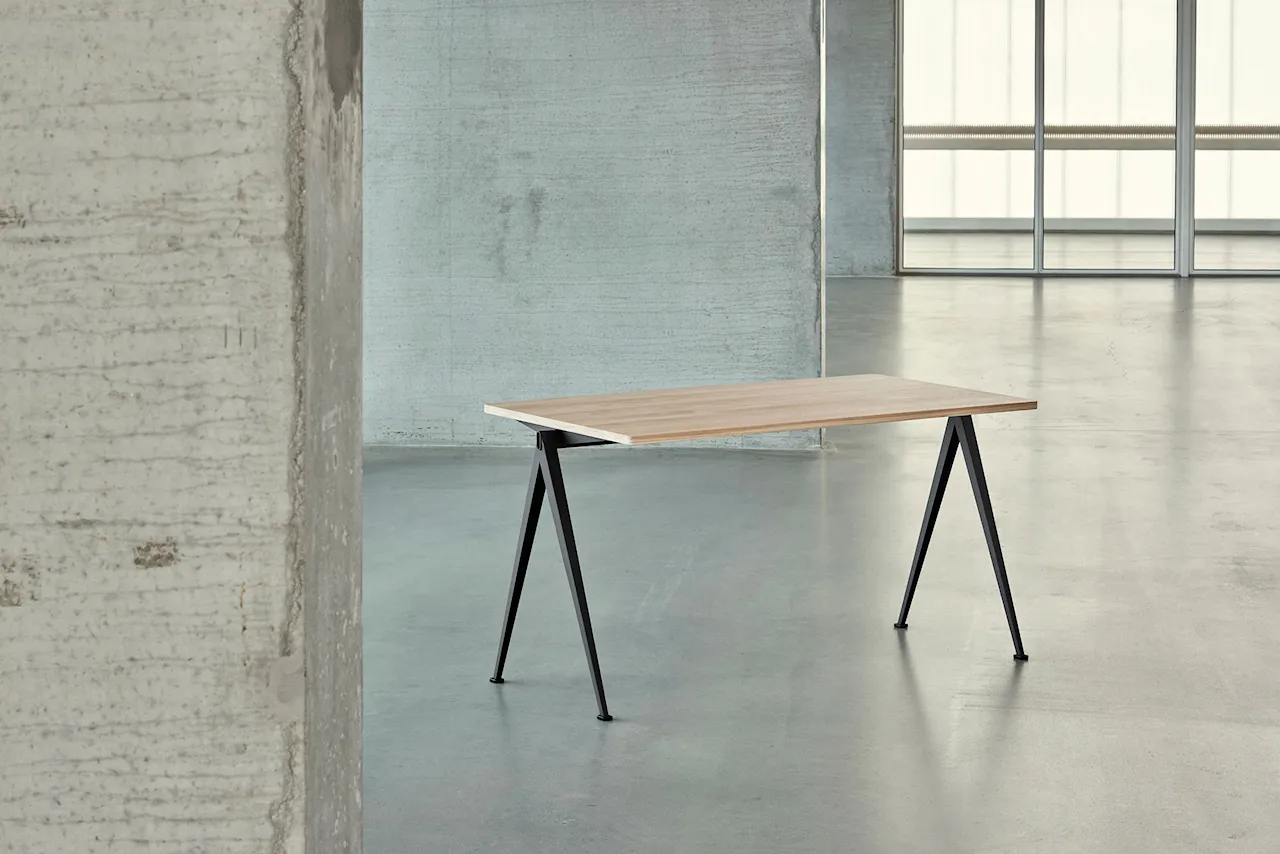 Pyramid Table 01 140x75 cm Beige/Mattlackad Ek