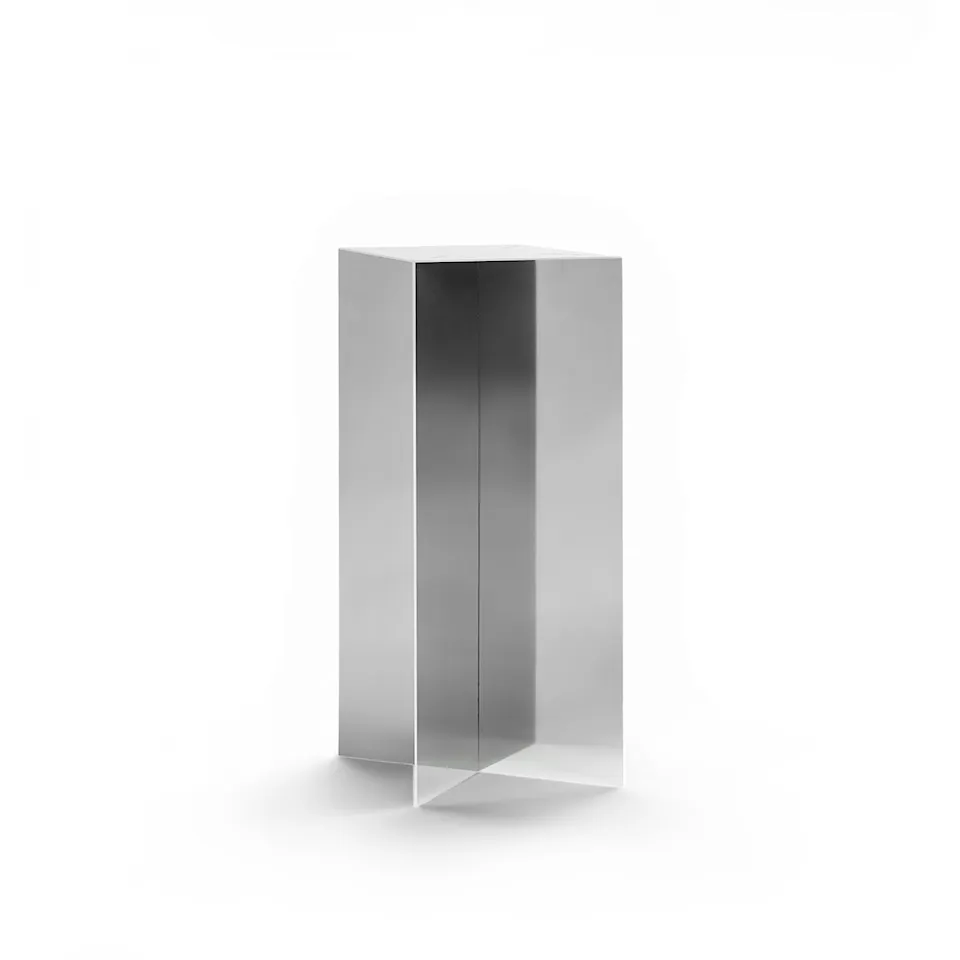 NM03 Podium