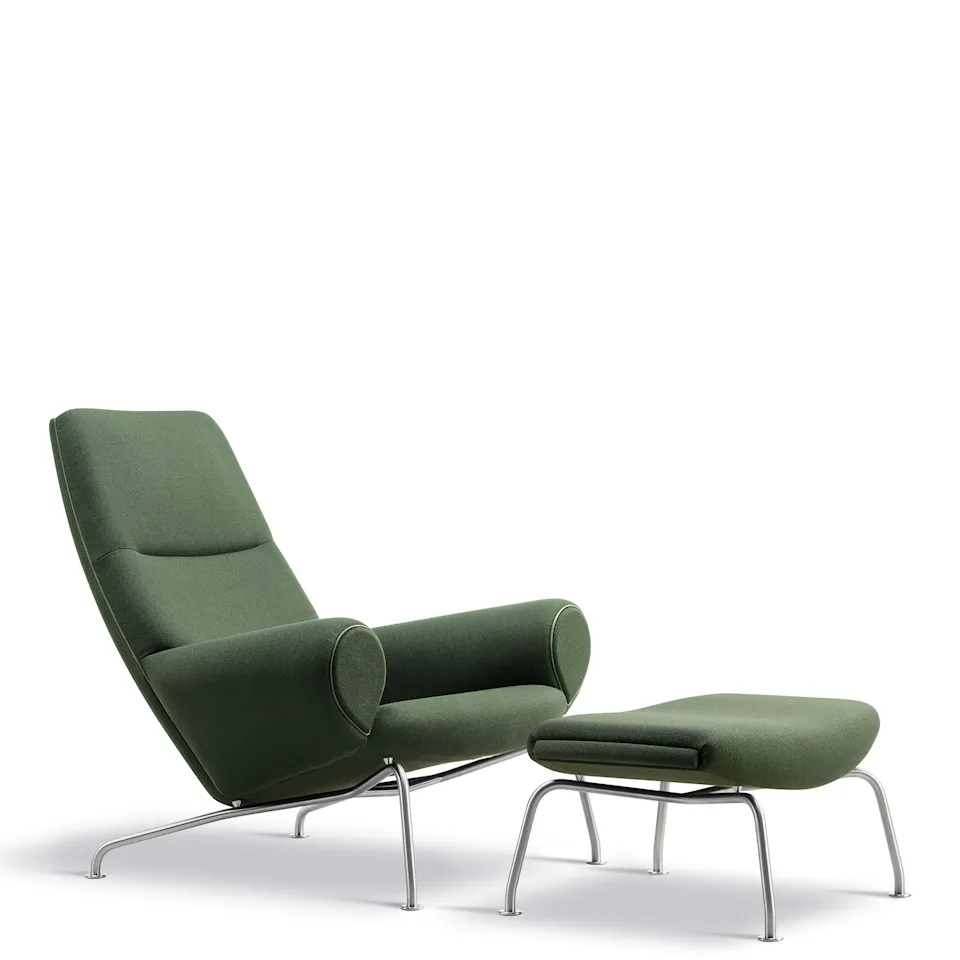 Wegner Queen fåtölj med fotpall