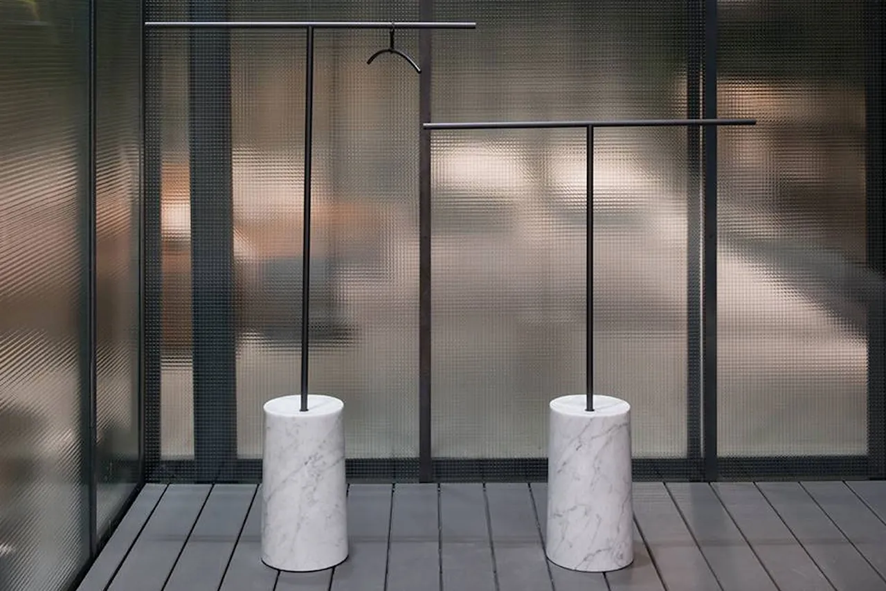 Tonbo Coat Hanger