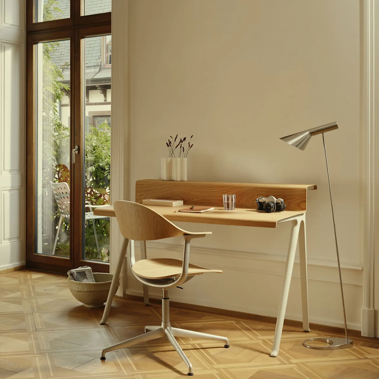 Courier skrivbord