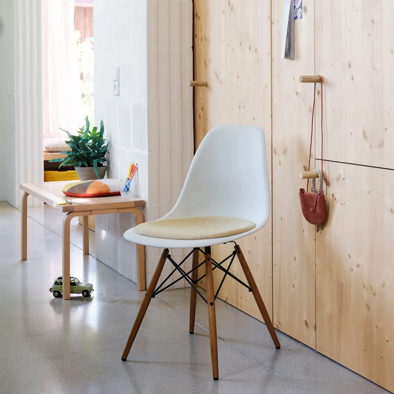 Eames Plastic Chair DSW - 11 Pebble - Golden Maple