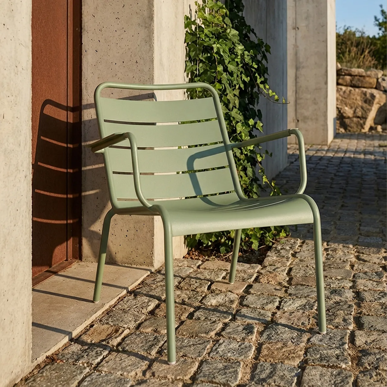 Luxembourg Low Armchair - Tonka