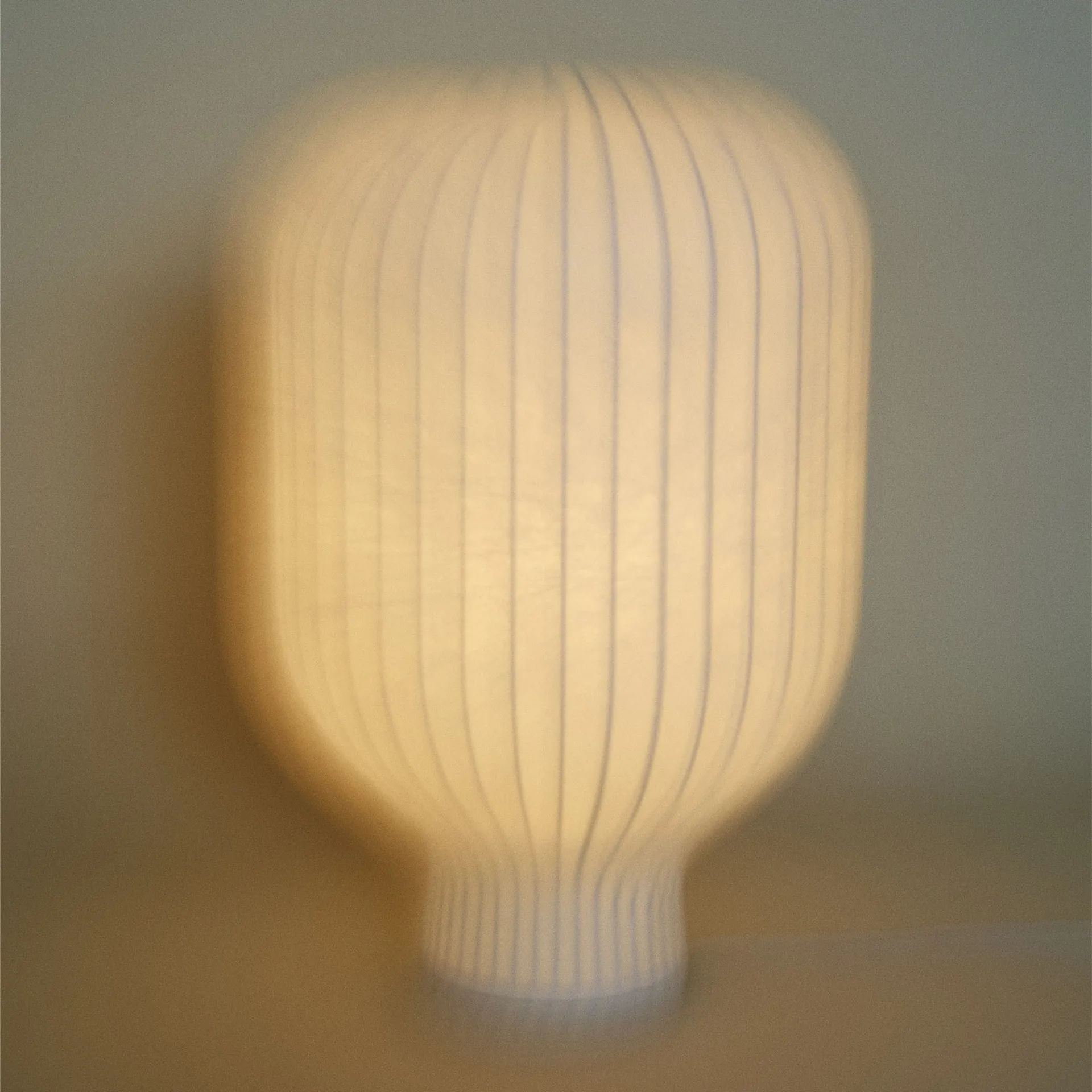 Strand bordslampa 59 cm vit - Muuto - Benjamin Hubert - NO GA