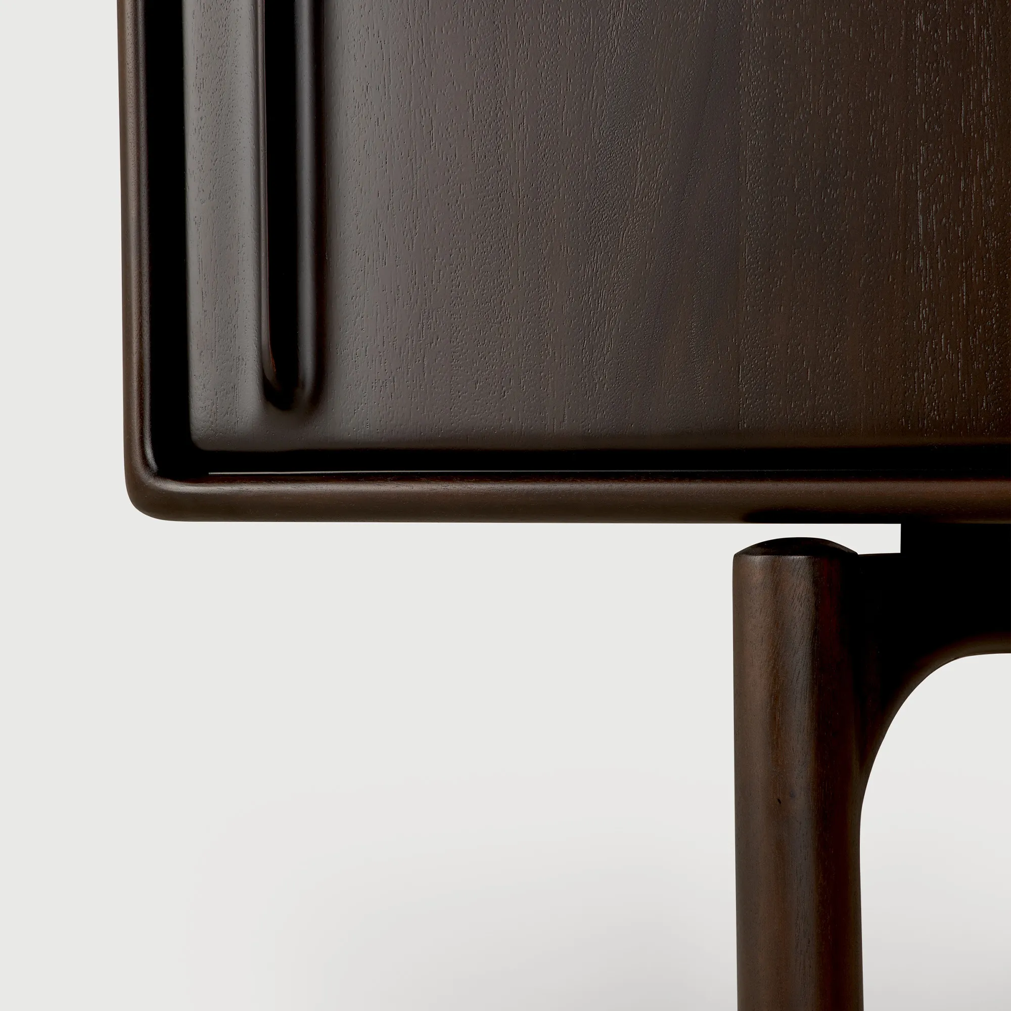 Flow sideboard
