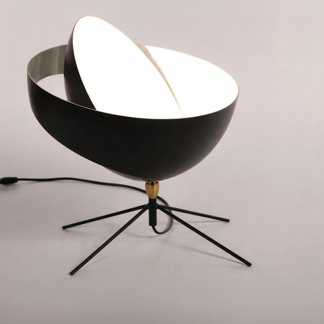 Saturn bordslampa