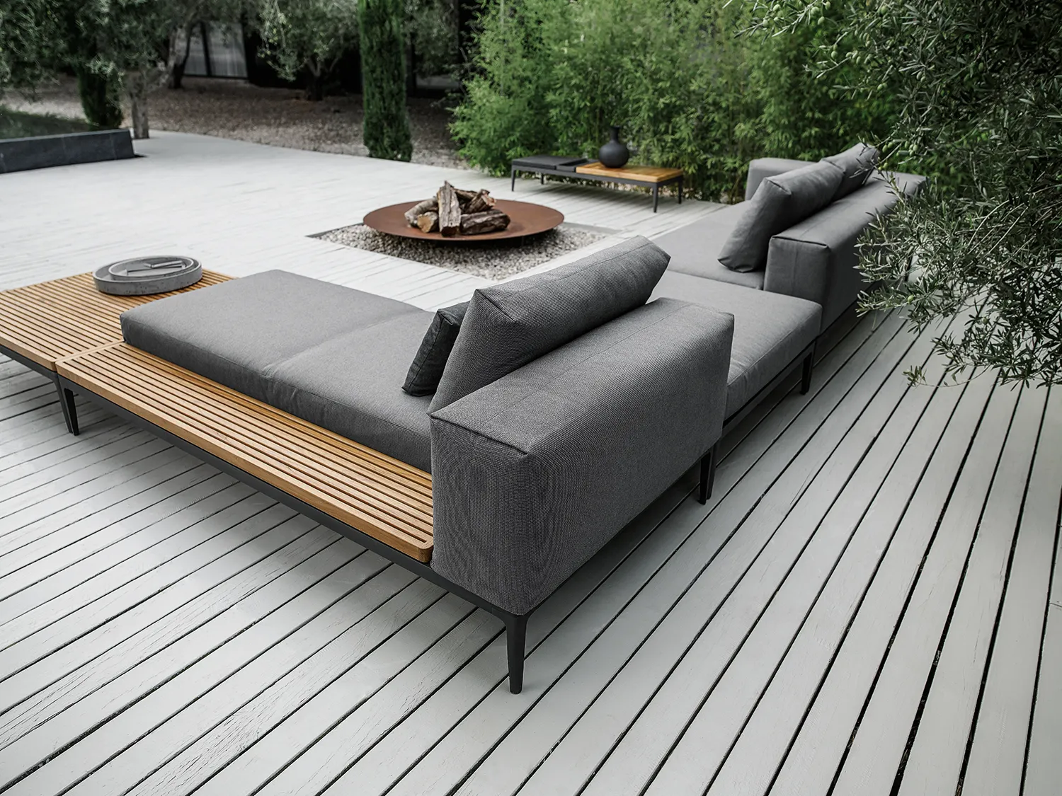 Grid Lounger - 14
