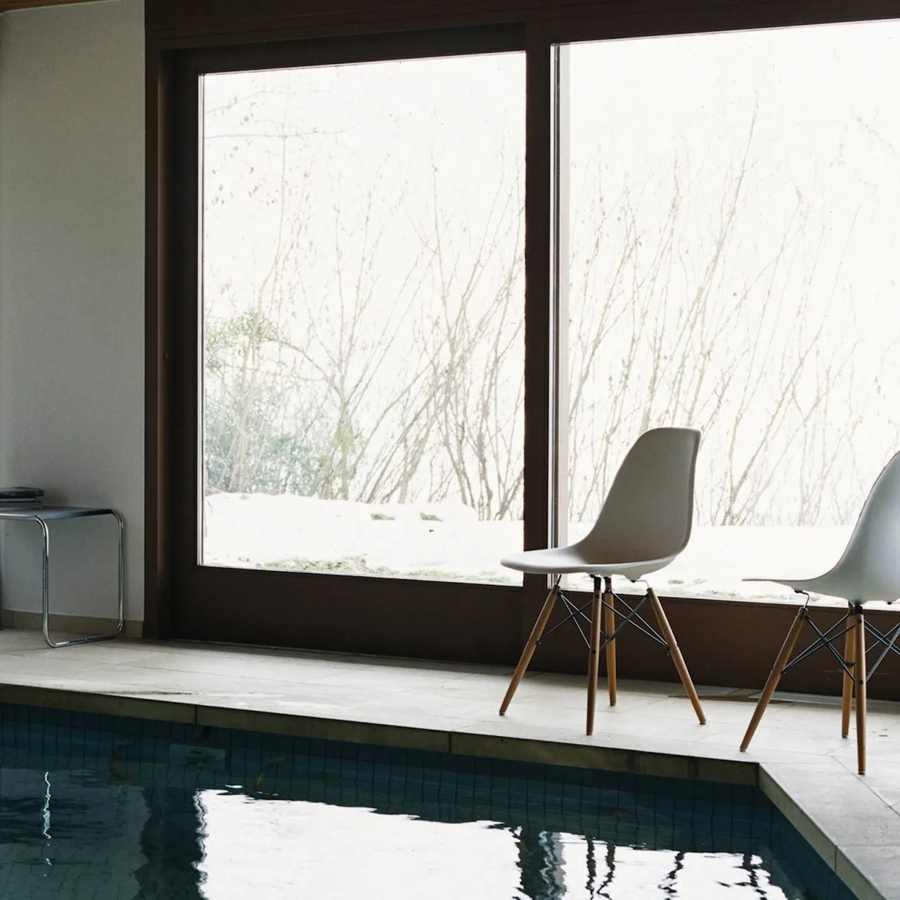 Eames Plastic Chair DSW Ice Grey - Dark Maple