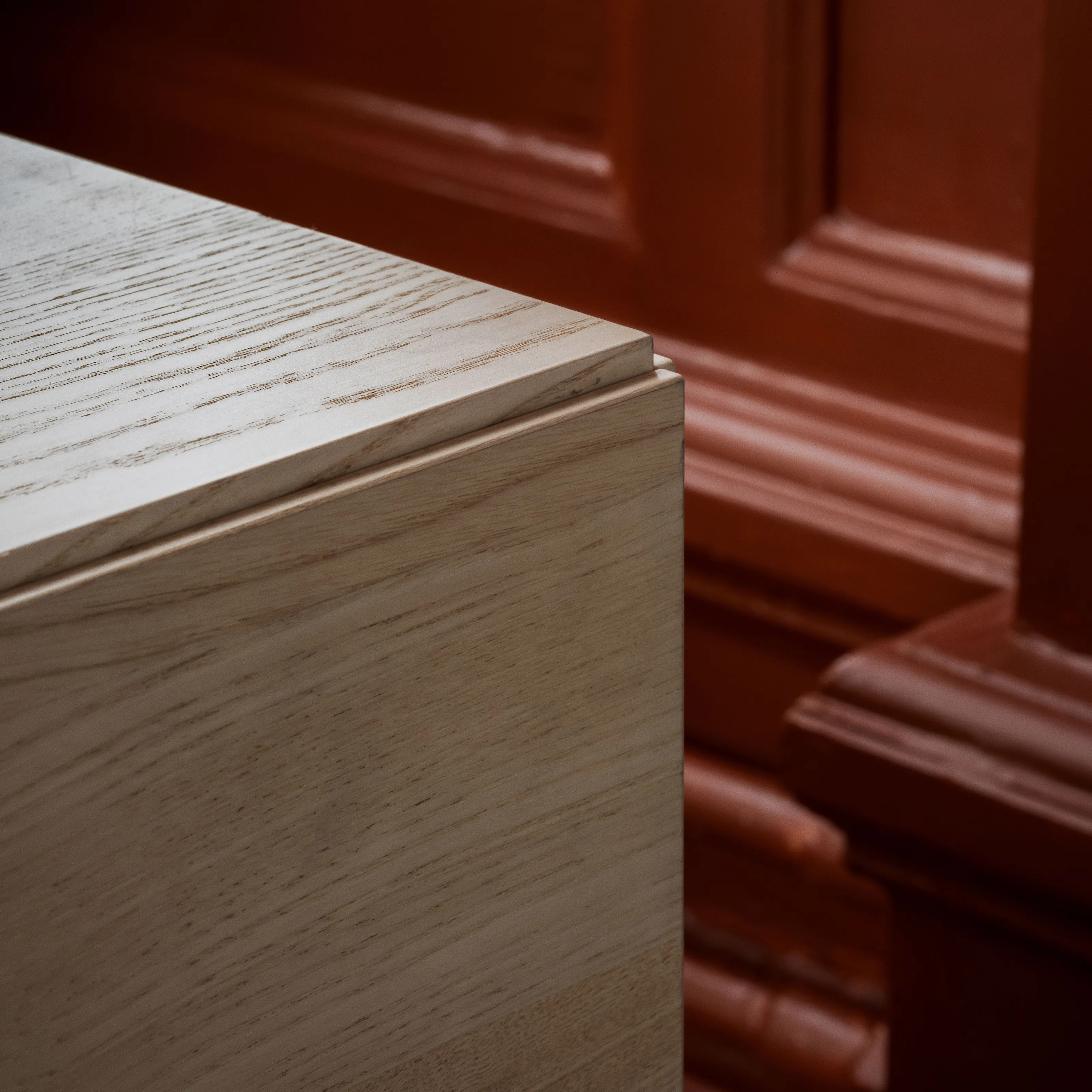 Relief Chest of Drawers Wide Legs - 2