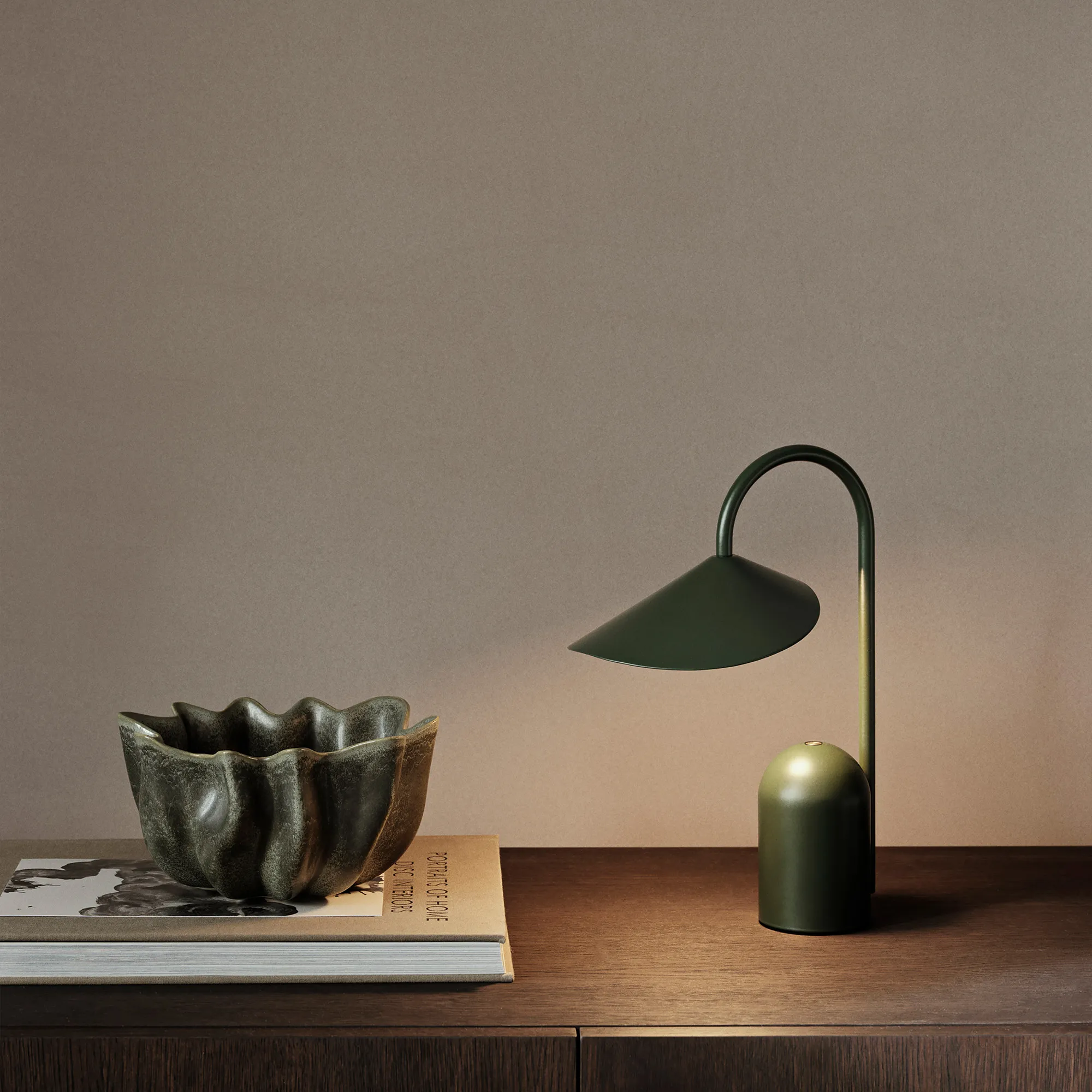 Arum portabel bordslampa