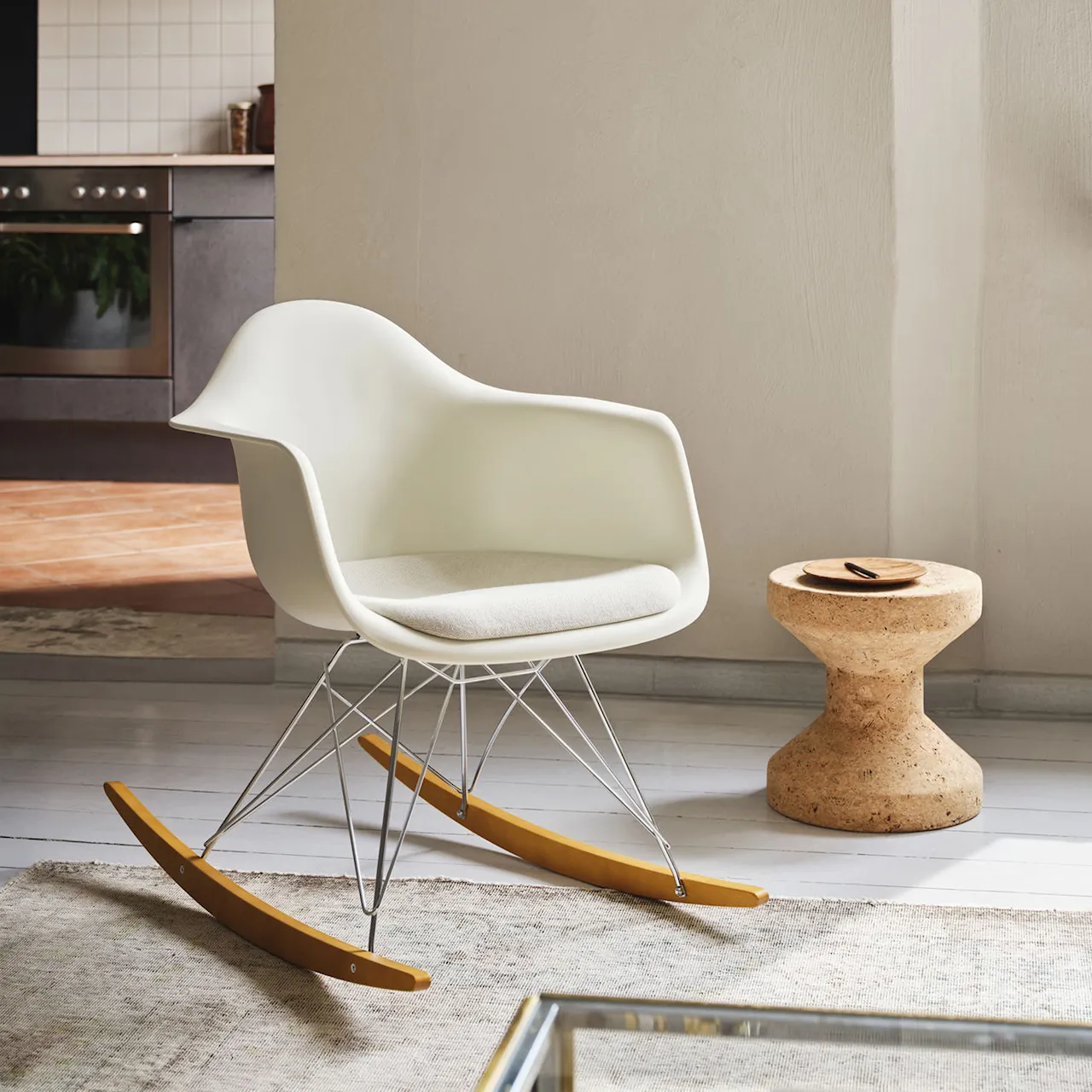 Eames RE Plastic Armchair RAR 85 Cotton White, Chrome Base, Golden Maple
