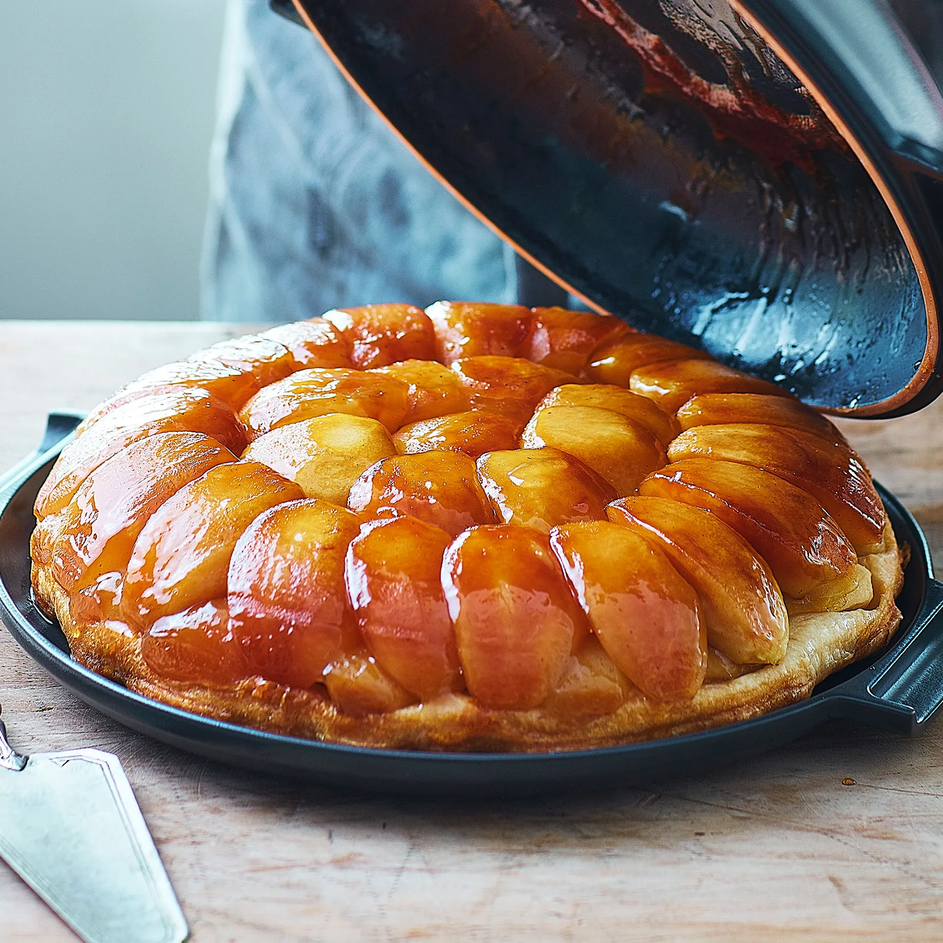 Tarte Tartin Ungsform 2,2 L Mörkgrå - Emile Henry - NO GA