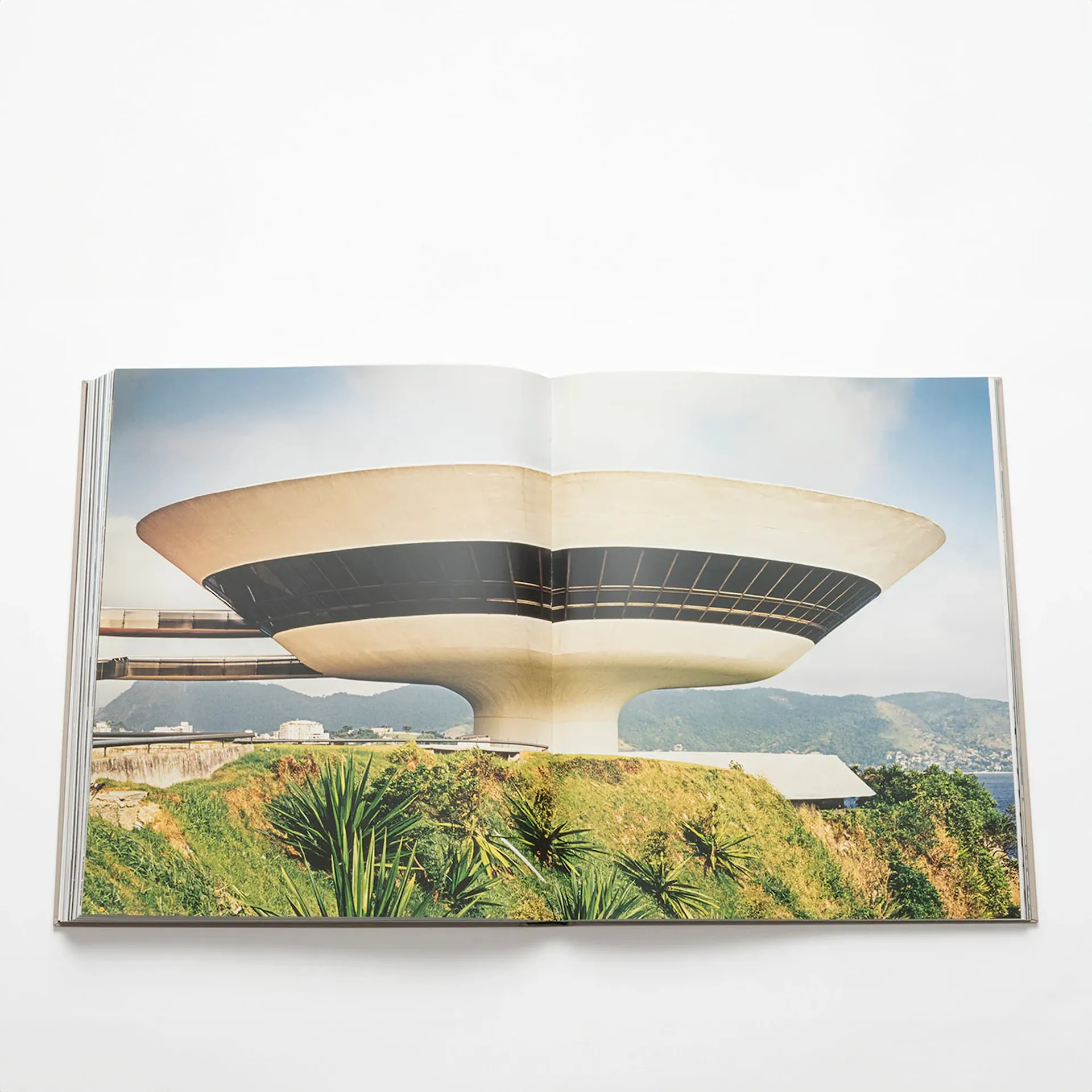 Oscar Niemeyer - Assouline - NO GA