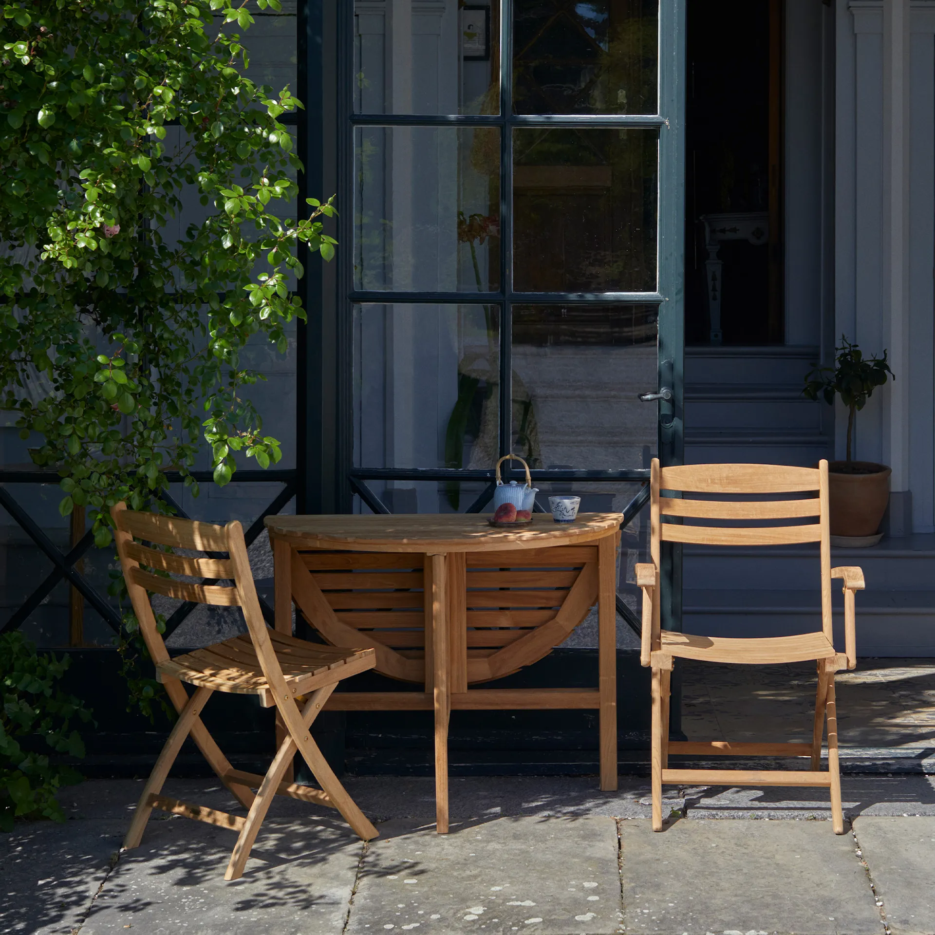 Selandia runt matbord utomhus - Fritz Hansen - NO GA