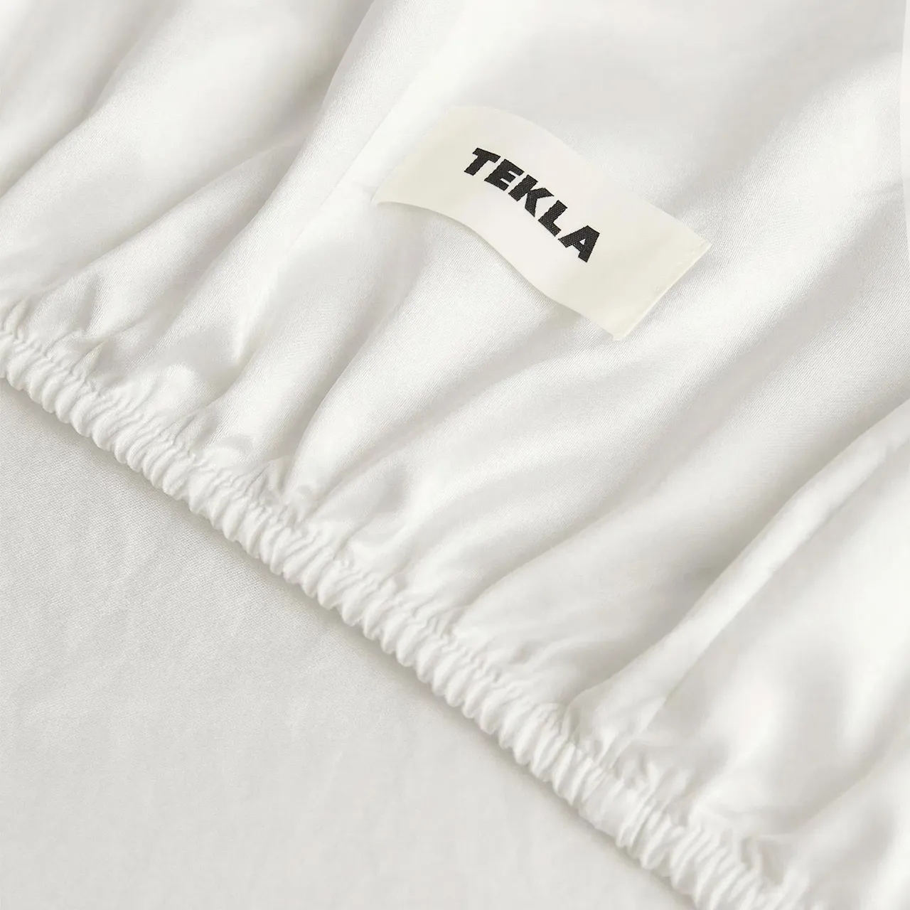Sateen Cloud White dra-på-lakan